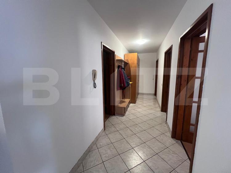 Casa de inchiriat, 7 camere, 230 mp + 415 mp teren, garaj - Gruia