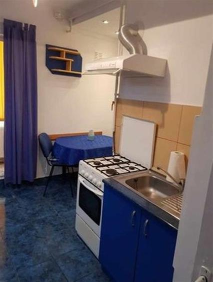 Apartament 3 camere, 2 balcoane,  2 bai zona Calea Bucuresti