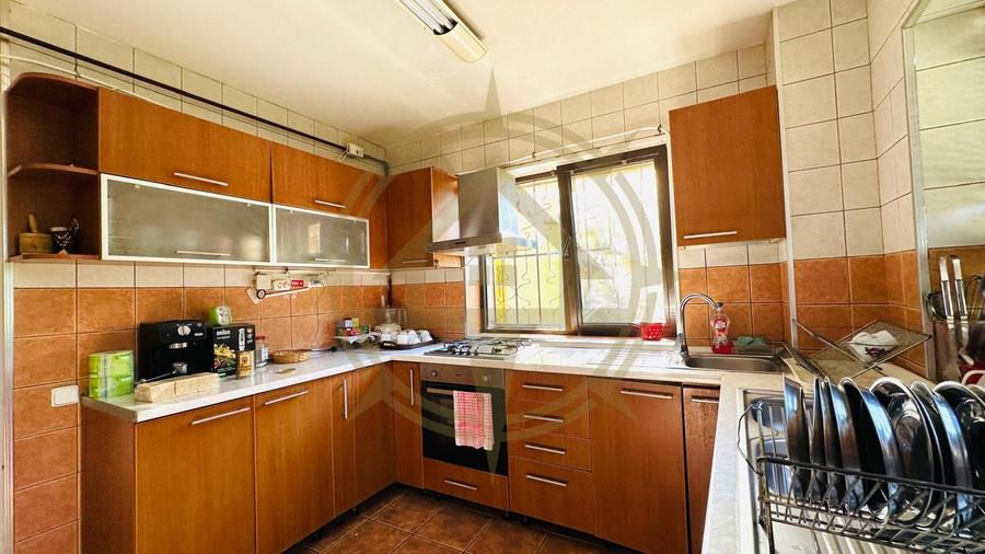 DOM00334 - Vila cu mansarda 9 camere Buftea