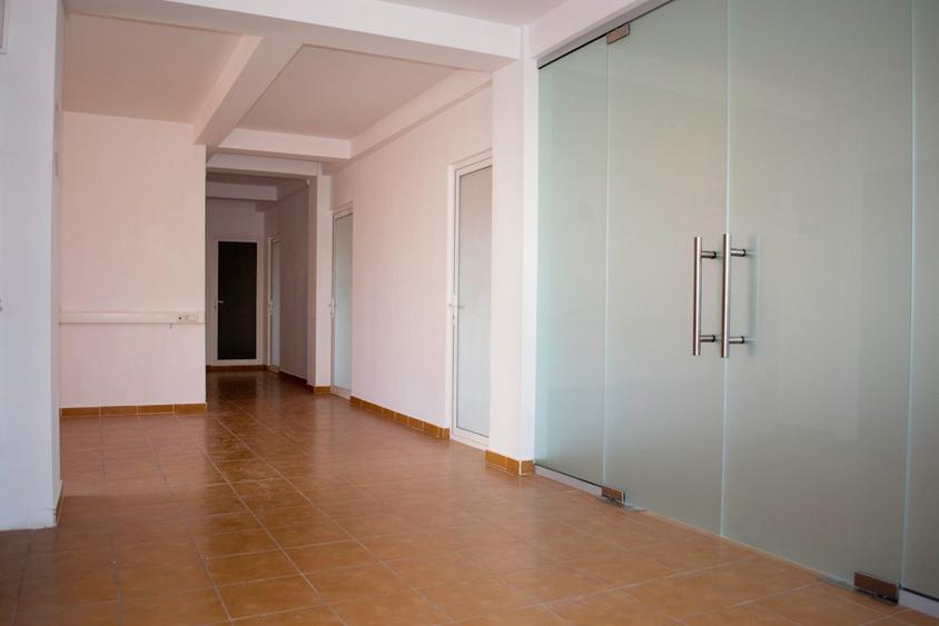 Spatiu comercial cu destinatie birouri, cabinete