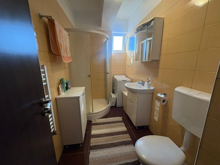 Garsonieră decomandată, centrală proprie, etaj 4/5 – parcare inclusă, zo