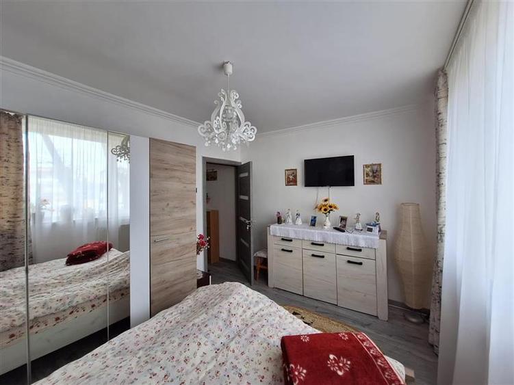 Apartament 2  camere decomandat , zona Mioritei