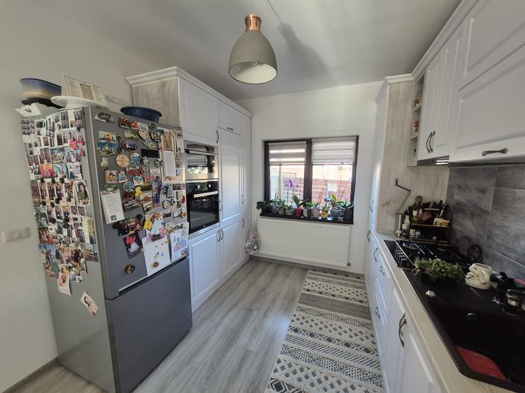 Casa 4 camere, Mobilata si Utilata cu Panouri solare si Batarie, Miroslava