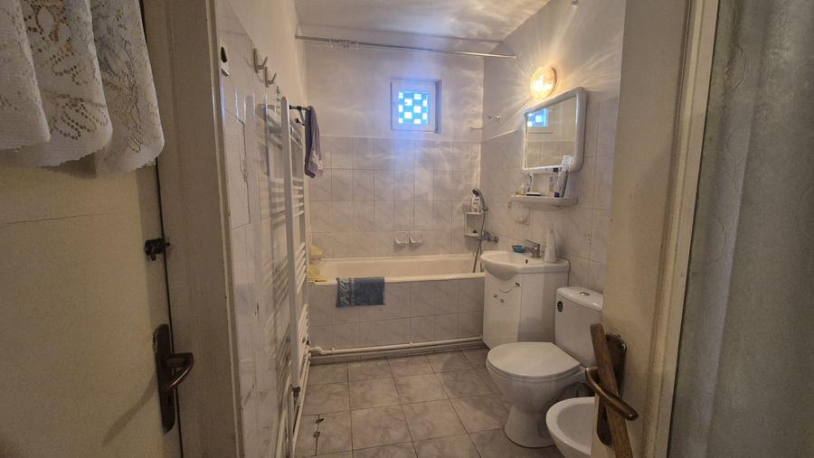 Apartament cu 3 camere in Mazepa1