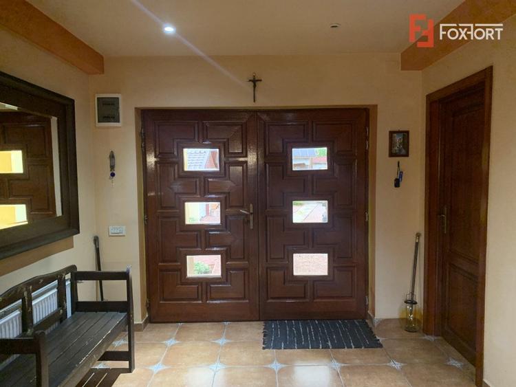 Vila Duplex cu lac si piscina Giarmata Vii cu 5880 mp de teren - ID V5269