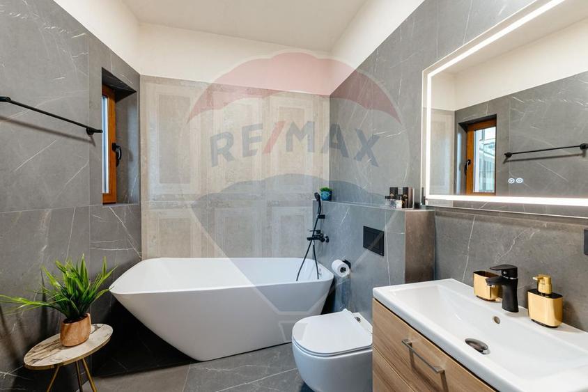 Apartament ultrafinisat cu 3 camere de inchiriat | Semicentral