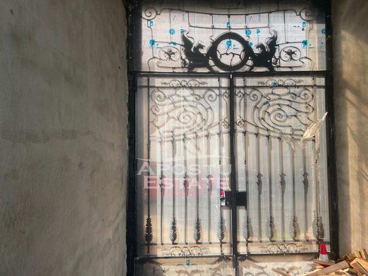 Apartament decomandat, 2 camere curte comuna - Zona Piata Sarbeasca