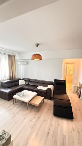 Bulevardul Unirii, vedere spre Parcul Mara-Apartament cu 3 camere de închiriat!