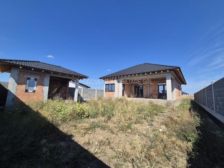 CASĂ LA SOL 143 mp utili 4 camere, 620 mp teren Via Carmina Comision 0