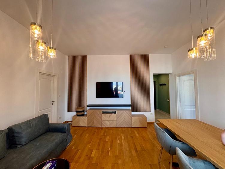 Apartament de vanzare — 3 camere, ultracentral, Bulevardul Nicolae Bălcescu