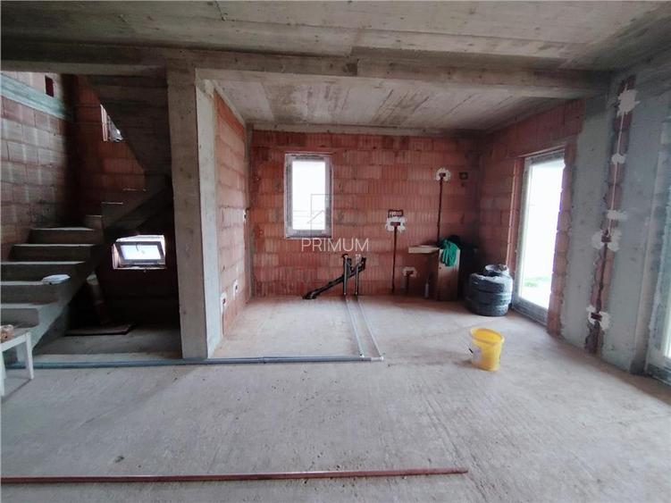 DUPLEX SPATIOS - ASFALT - POSIBILITATE CARPORT - 3