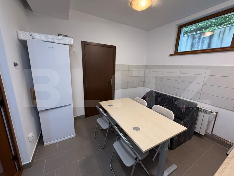 Apartament cu 1 cameră la casă, cu curte generoasă