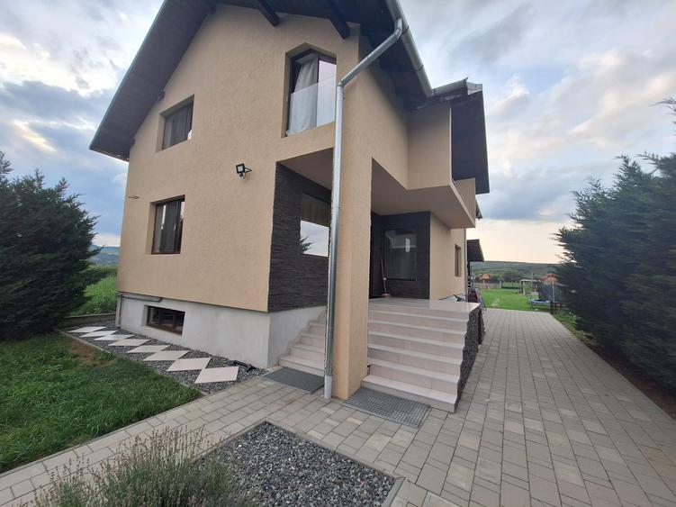 Casă de vanzare la cheie com, Mihai Viteazu jud cluj, 210mp utili,14000mp teren.