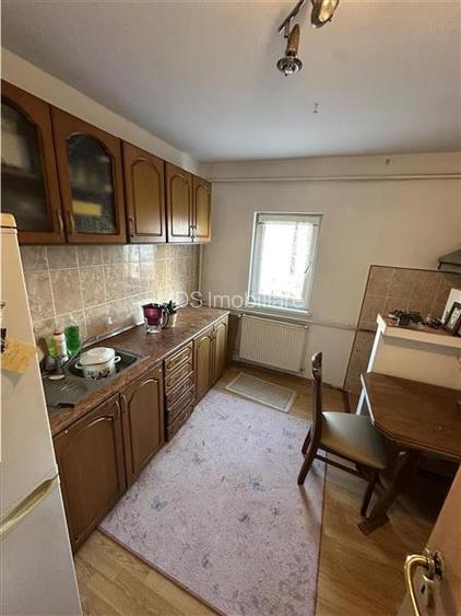 3 camere decomandat cu 2 bai centrala bloc mansardat cu loc de parcare - 11