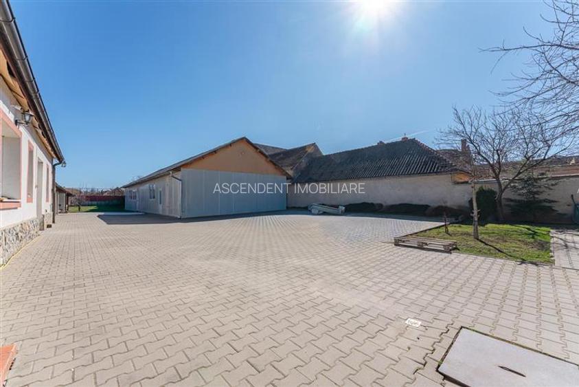 Clasa A, rezidential/ servicii/ investitional, 2.240 mp teren,Central,Halchiu,Br - 45