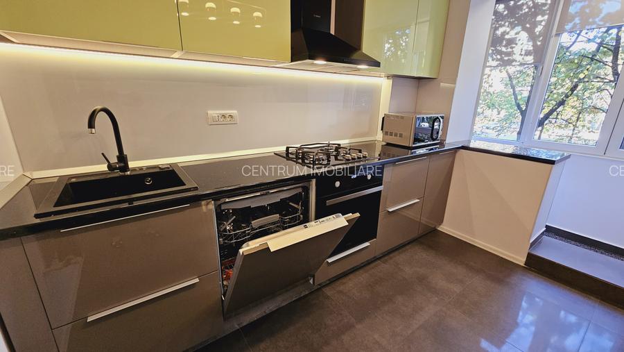 Bulevardul Unirii Fantani - Piata Constitutiei - 8