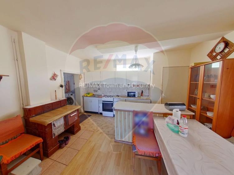 Casă / Vilă cu 4 camere de vânzare, teren generos! - 2