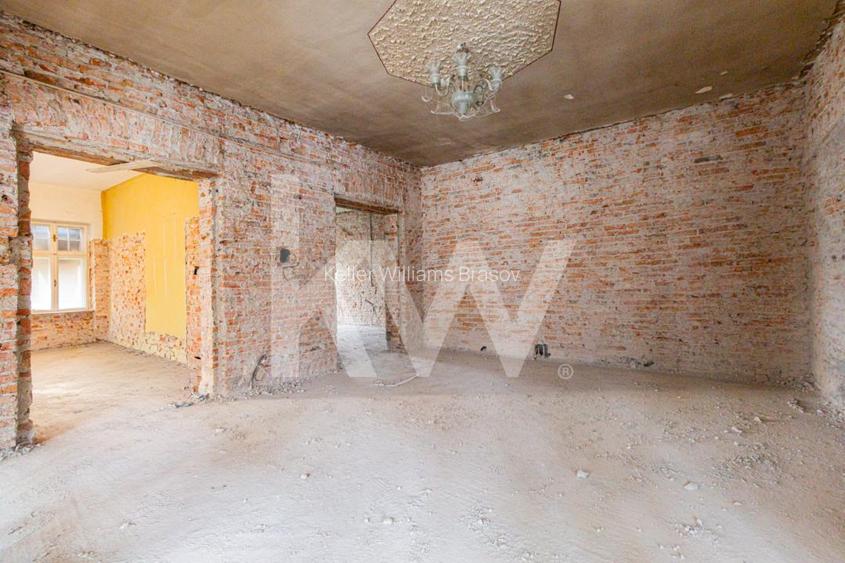 Proiect de restaurare langa Cetatea Prejmer,  casa si teren de 5.458 mp - 17