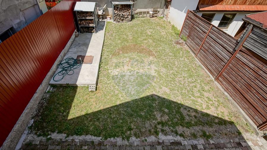 Casă falnică, curte individuală, langă Piața Unirii, în inima Scheilor - 25