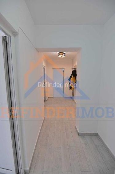 Apartament de vanzare cu 2 camere, zona Decebal - 3