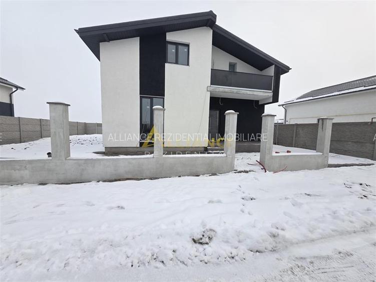 Vila individuala - 4 camere - 3 bai - 200 m de bulevardul principal - 2