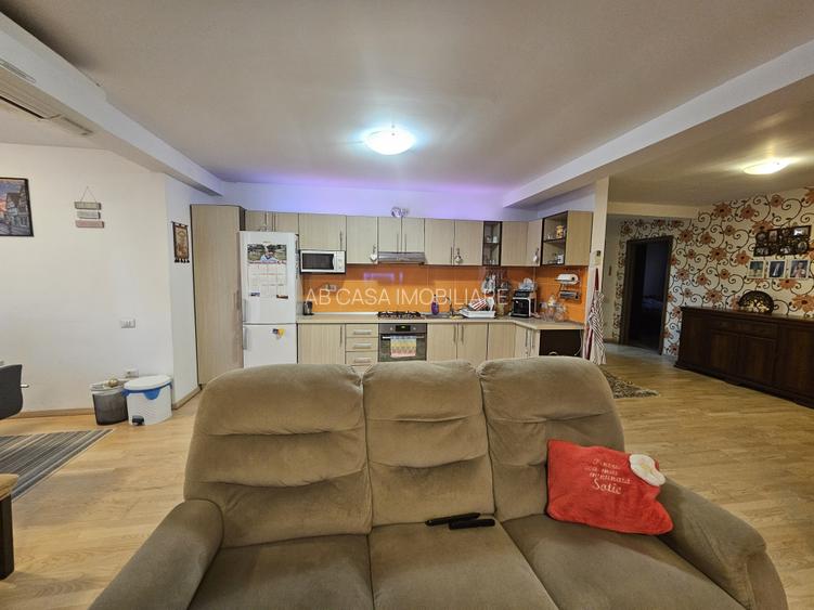 Imobil P+2E+M, cu spațiu comercial, zona Spitalul Județean, comision 0% - 15