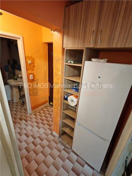 Apartament 3 camere cf 3 semidecomandat zona Micro 14 - 15