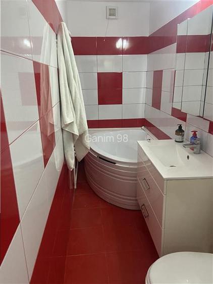 Apartament 3 camere , zona centrala Inspectoratul Scolar,  et 4 4, decomandat , - 12