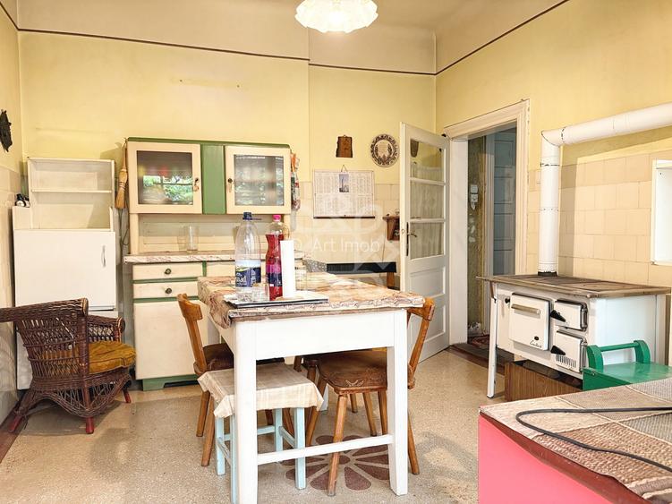 Casa de vanzare ultracentral in Oradea, strada Postavarului - 5
