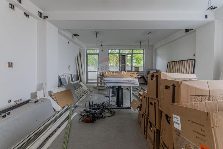 Cladire de 902 mp utili de vânzare, zona Grivitei - DN 13, COMISION 0 - 29