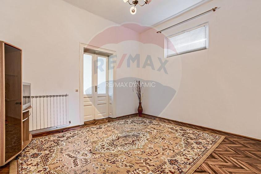 Apartament cu 4 camere 221 mp utili la curte Piata Catedralei,Arad - 9