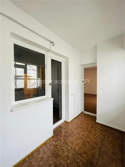 VANZARE APARTAMENT 3 CAMERE ZONA MALL VITAN  OCTAVIAN GOGA - 6