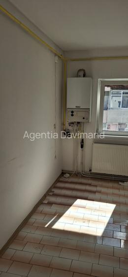 Apartament 3 camere    zona Big centru, etajul 4/4(  acoperis) decomandat cu CT. - 4