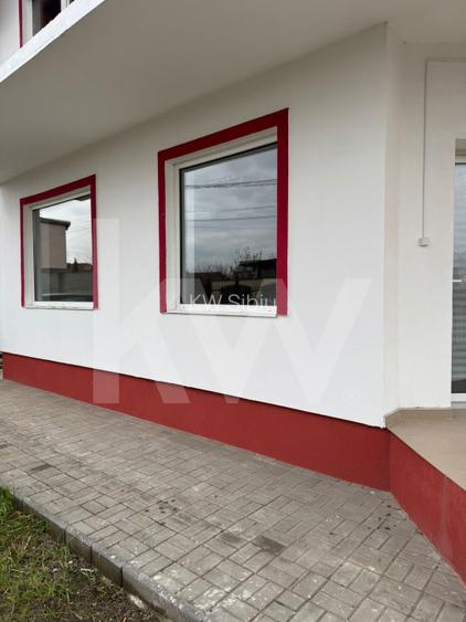 Spatiu comercial de inchiriat - 30 mp - zona foarte linistita de case - 8