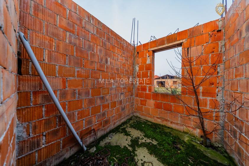 Teren de vanzare cu casa la rosu in Santana - 5