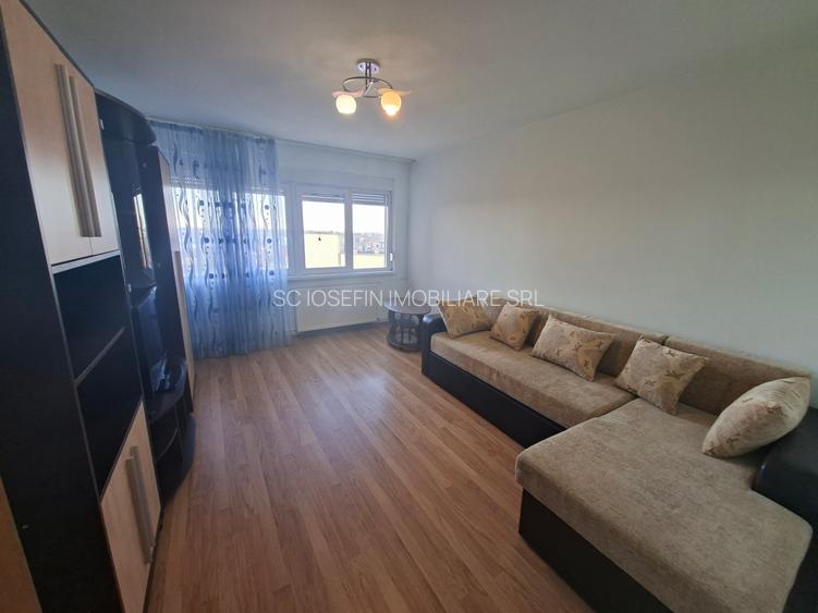 Central, langa Piata 700 - 2