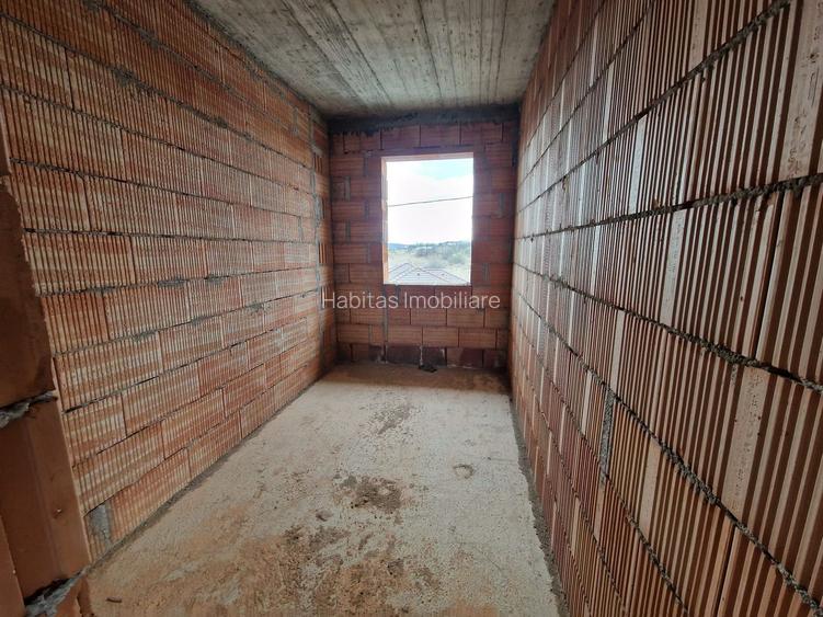 Casa individuala (semicolectiva) 172 mp utili, teren 765 mp Feleacu - 39