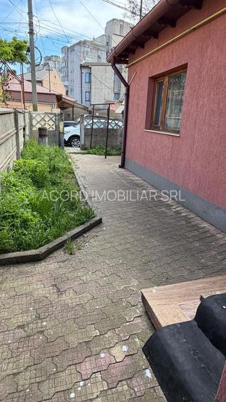 Casă  3 camere  în zona Trocadero - 2