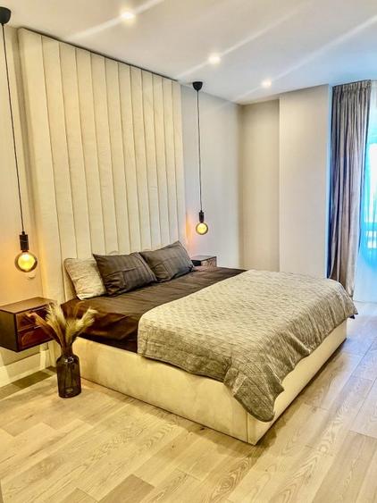 Penthouse- 4 camere cu rooftop de 200mp
