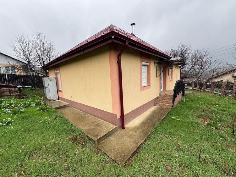 Casa de vanzare la 2 km de Primaria Tomesti