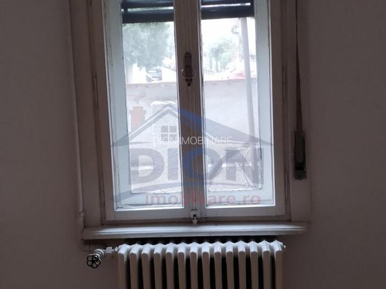 Proprietate interbelica in zona linistita, perfecta pentru investitie - 11