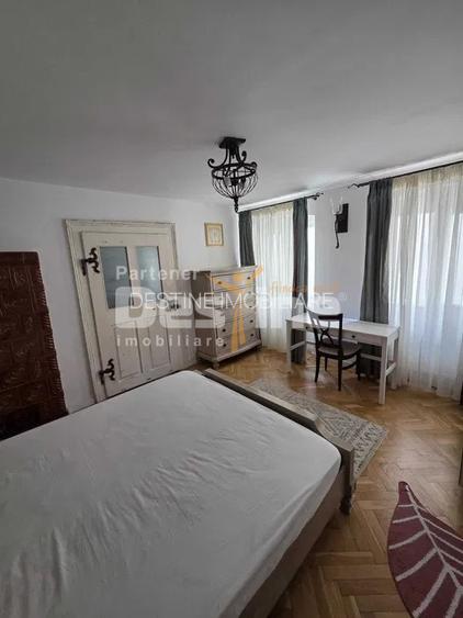 Apartament 2 camere, et. 1, proaspăt renovat, Piața Sfatului - 3