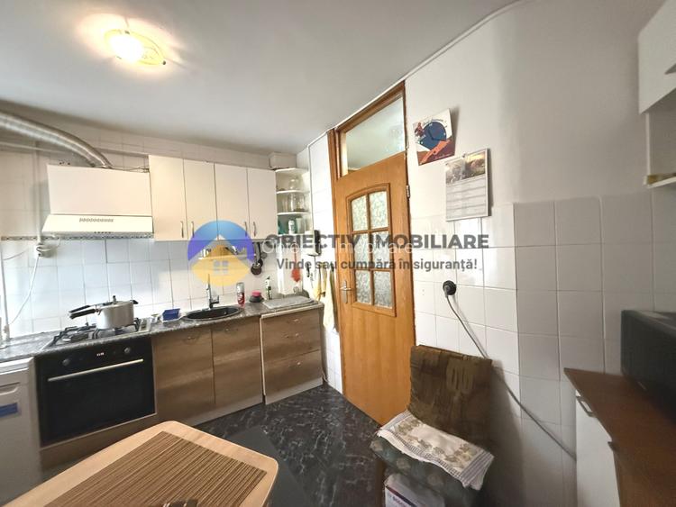 Apartament 3 camere de vânzare – zona centrala – Etaj 1 - 9