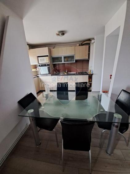 3 camere de închiriat, zona Spitalul Județean - 4