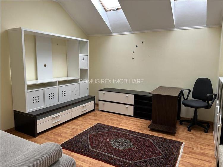 Inchiriez ap.3 camere in casa ,finisat modern, CT, parcare, Centru-str.Paris - 8