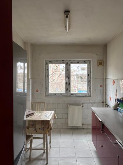 Apartament liber, vedere stradala, bloc `80,langa parc, piata, metrou - 5