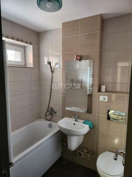 Apartament cu 2 camere, decomandat, etaj 3/10, zona Podu Ros - 7