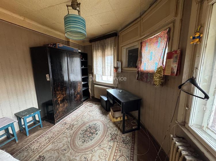 Vanzare apartament patru camere plus garsoniera in vila cartierul Armenesc curte - 18