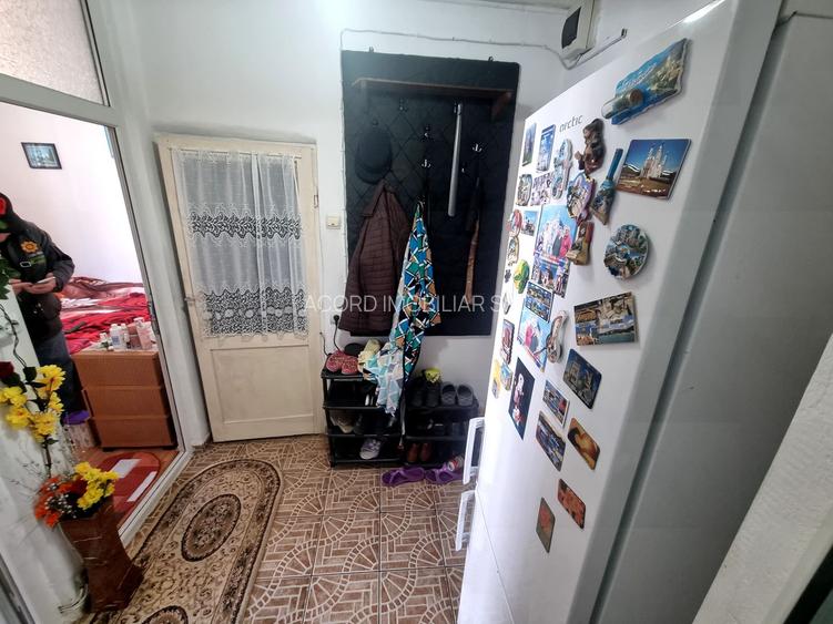 Piata CET  - garsoniera transformata in 2 camere - 5