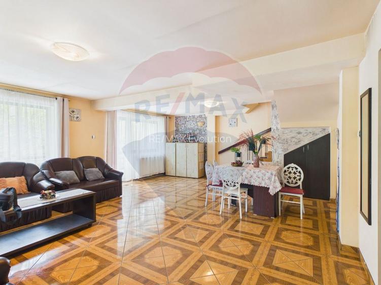 Pensiune/casa montană 9 camere în Dâmbovicioara, comision 0% - 23